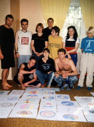 Мандала группы и фото на память. Одесса 2002. [52 Kb]